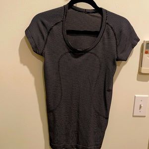 LuLu tech short sleeve shirt